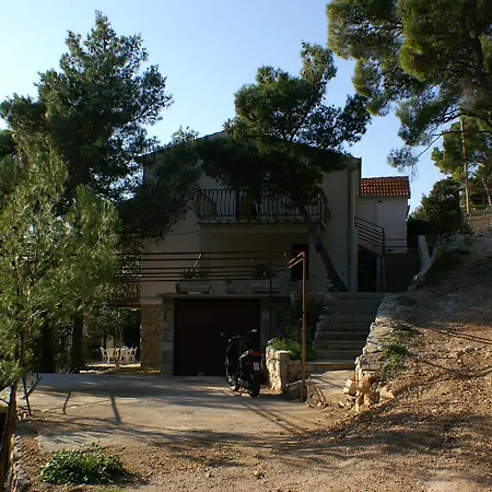 Jagodna 4000a Hvar Town