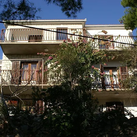 Jagodna 4000a * Hvar Town